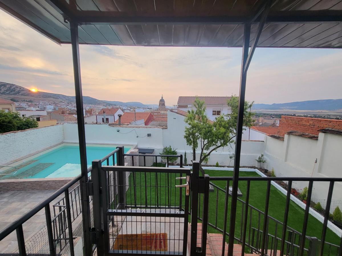 Casa Oasis Puertollano, Una Casa Rural En Puertollano, Agradable, Con Piscina En Zona Tranquila Экстерьер фото